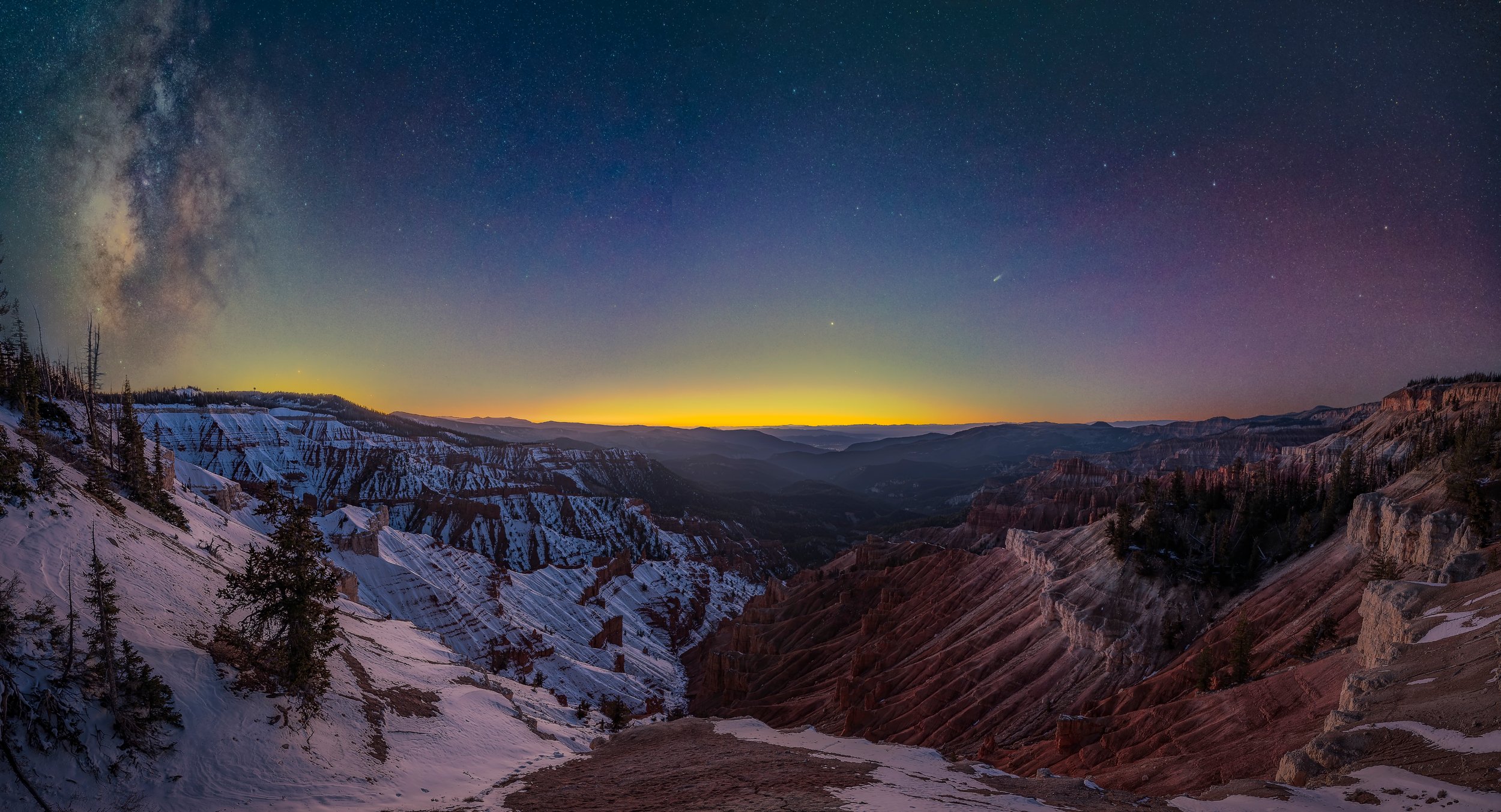 The Milky Way, a Comet, and the Aurora, all in one Night by ZCC Photography